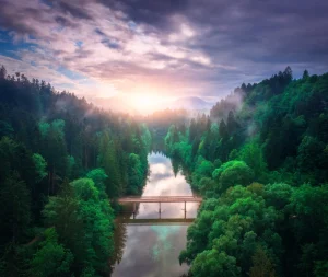 immagine di un panorama montano