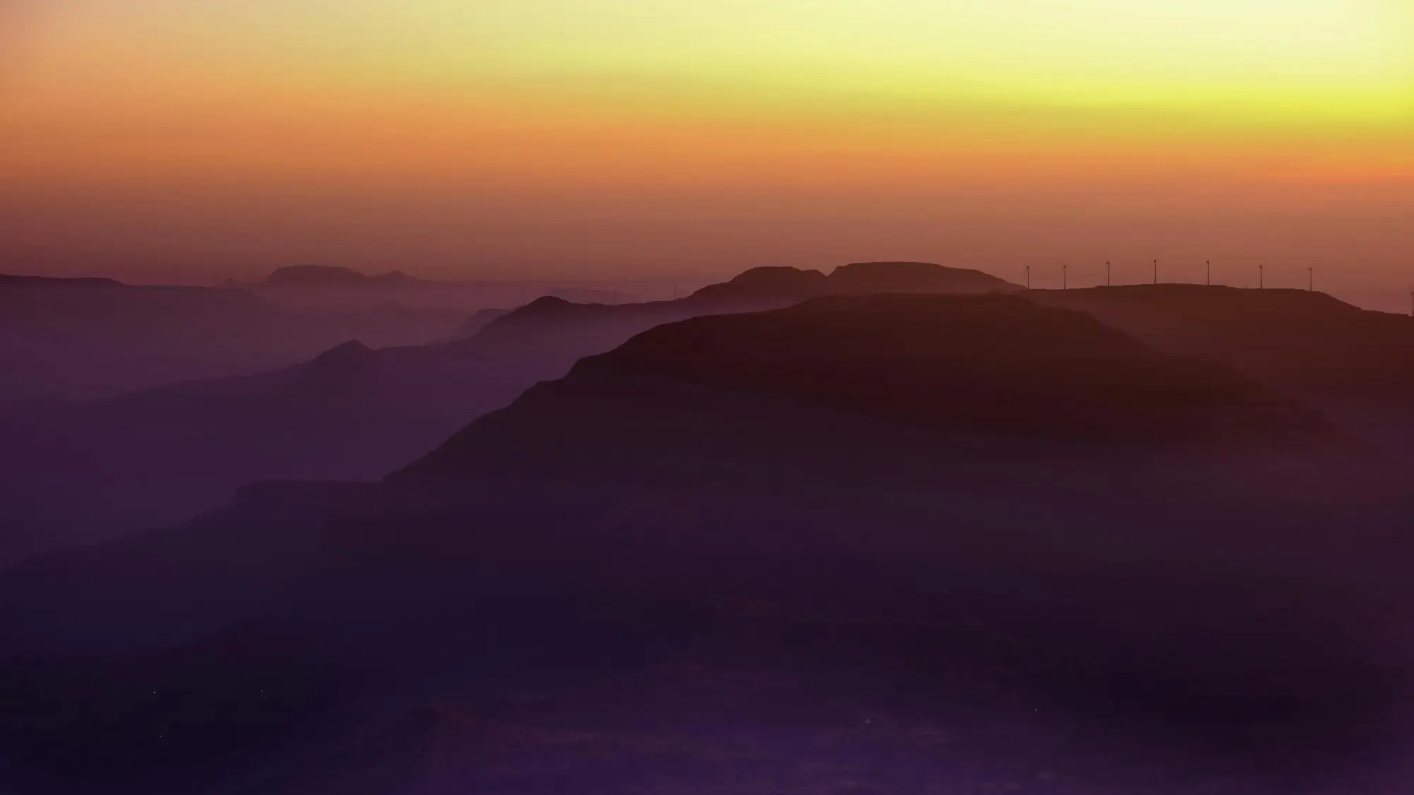 immagine di colline al tramonto