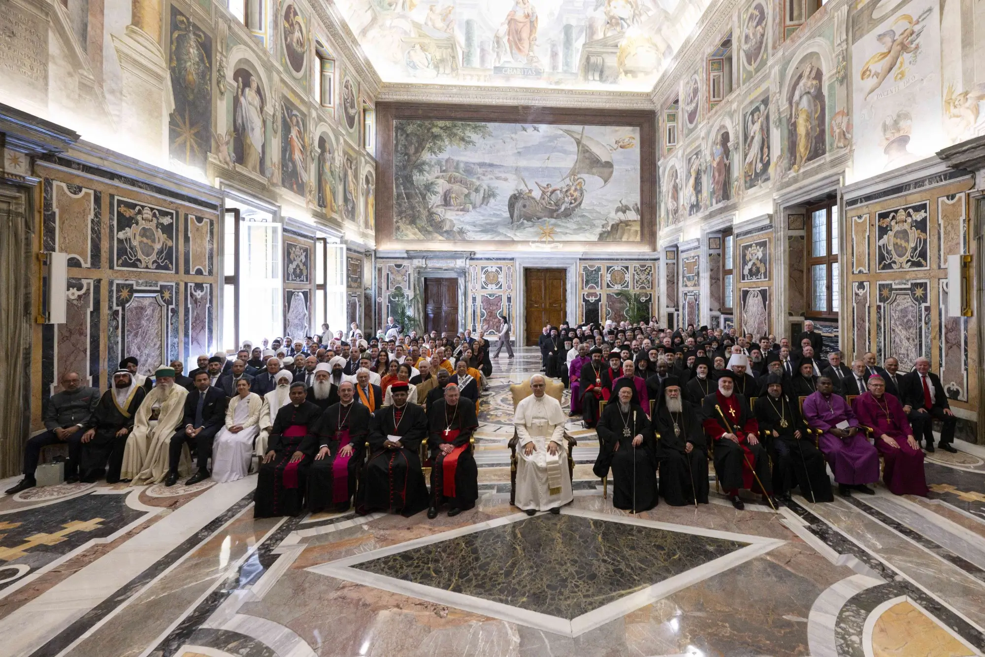 Foto di gruppo dei partecipanti all'insediamento di Papa Leone XIV