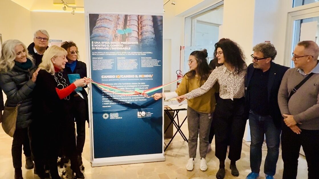 Taglio del nastro inaugurazione mostra Eredità della Vita