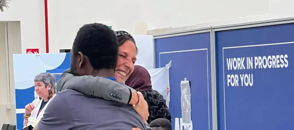Foto abbraccio corridoi umanitari